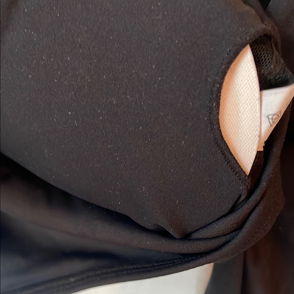 Halara Ruched Elegant Black Long Sleeve Crop Women's Top size medium NWOT - Picture 4 of 9
